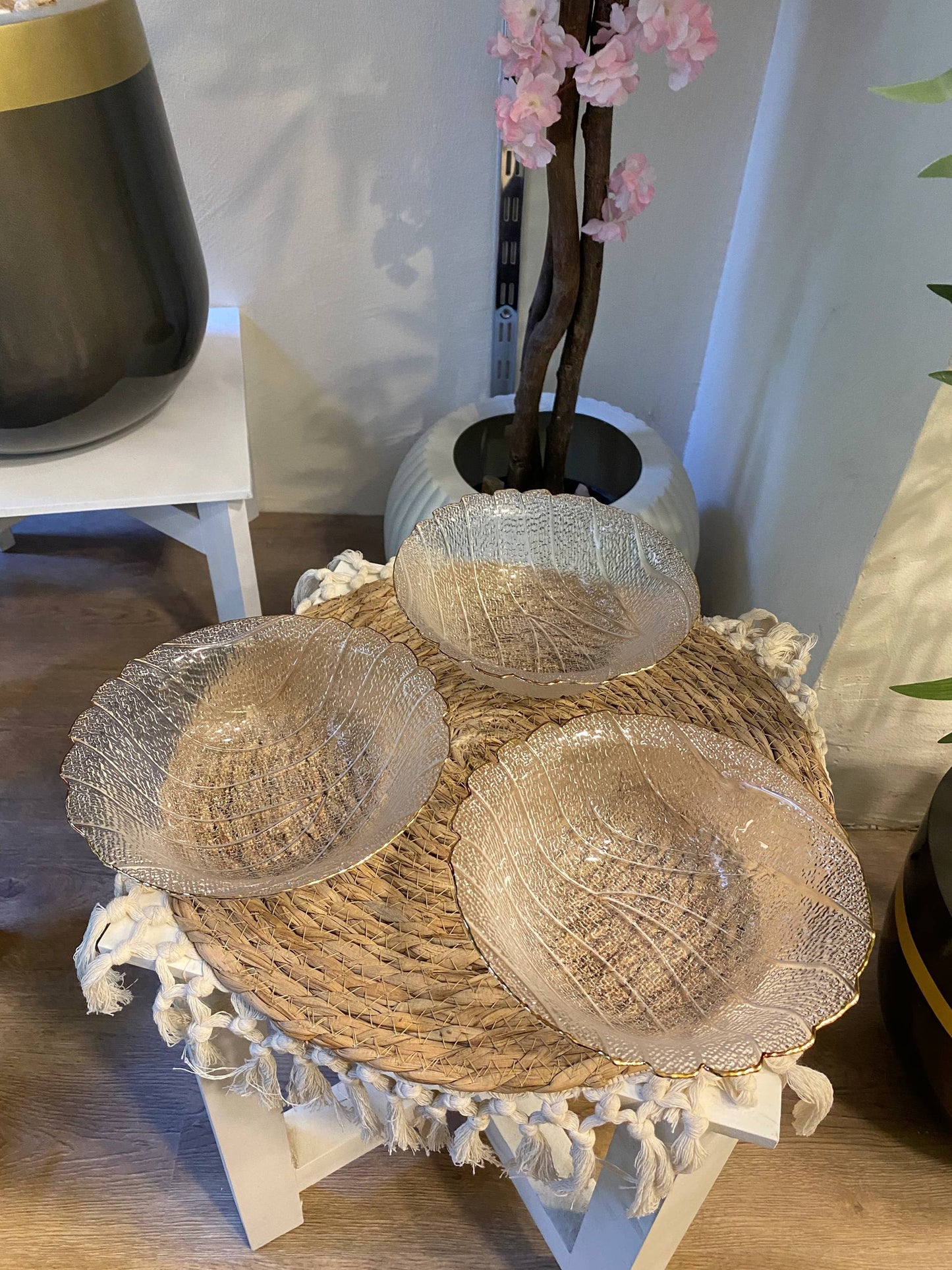 Imported Heat-Resistant Glass Bowl – Leaf Design with Gold Rim (19 cm)